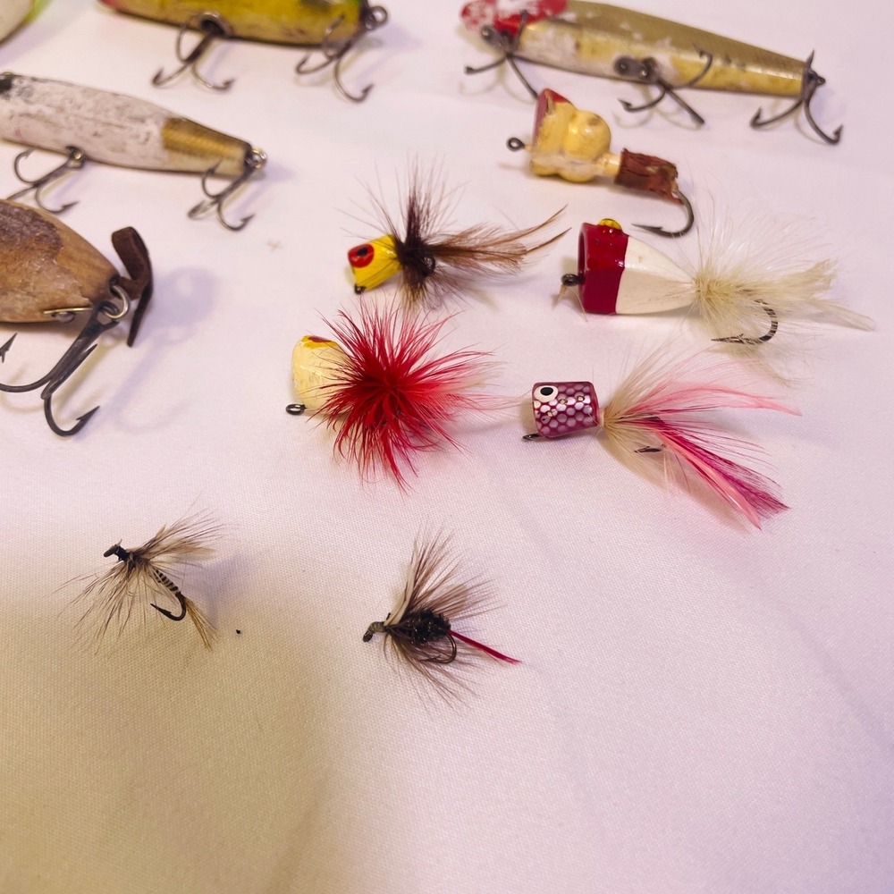 Vintage Fishing Tackle Lot Hawthorne Casting Line Wooden Lures Mouse Popper Tin - Picture 11 of 16